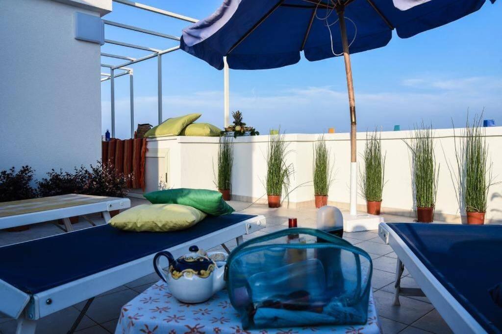 La Terrazza Di Alcino Lejlighed Torre Canne Eksteriør billede